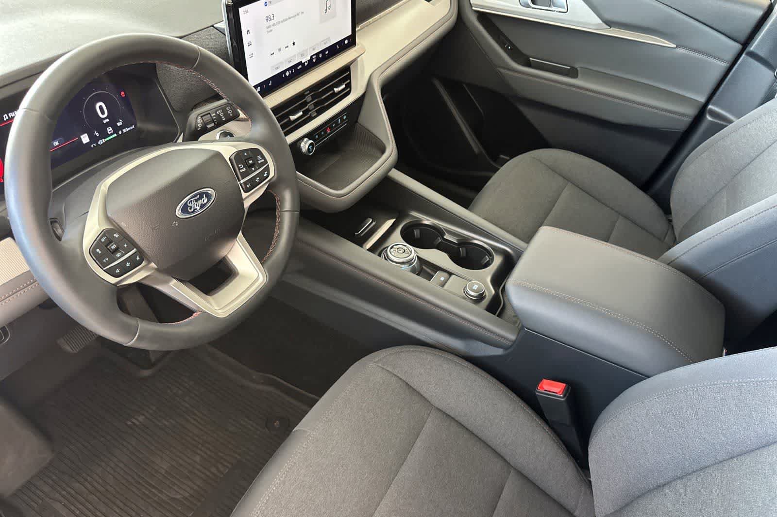 Used 2025 Ford Explorer Active AWD/4WD image 11