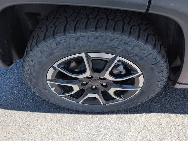 Used 2025 Jeep Compass Trailhawk AWD/4WD image 9