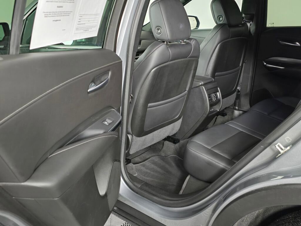 Used 2024 Cadillac XT4 Premium Luxury image 33