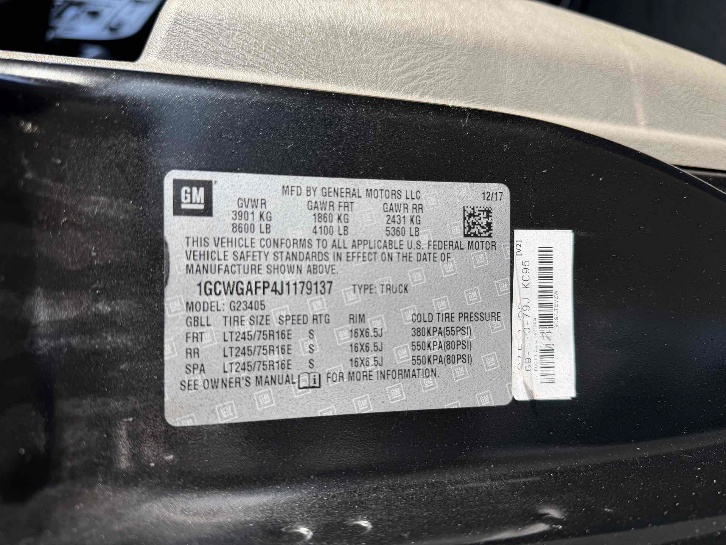Used 2018 Chevrolet Express 2500 w/ Driver Convenience Package RWD image 20