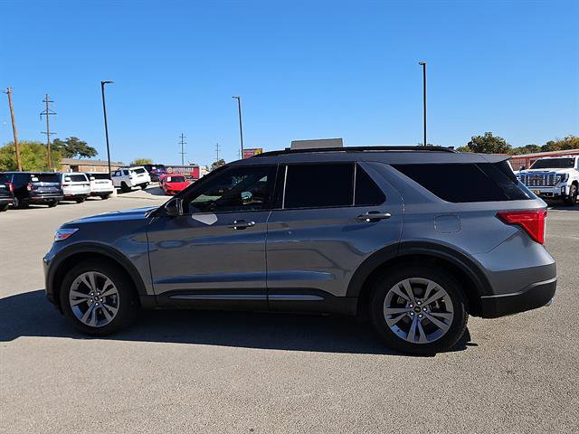 Used 2022 Ford Explorer XLT w/ Equipment Group 202A image 2