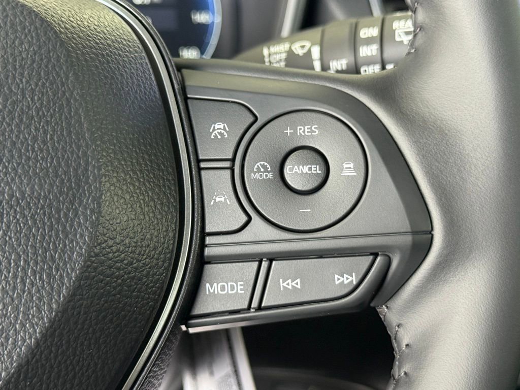 Used 2026 Toyota Corolla Cross XLE image 23