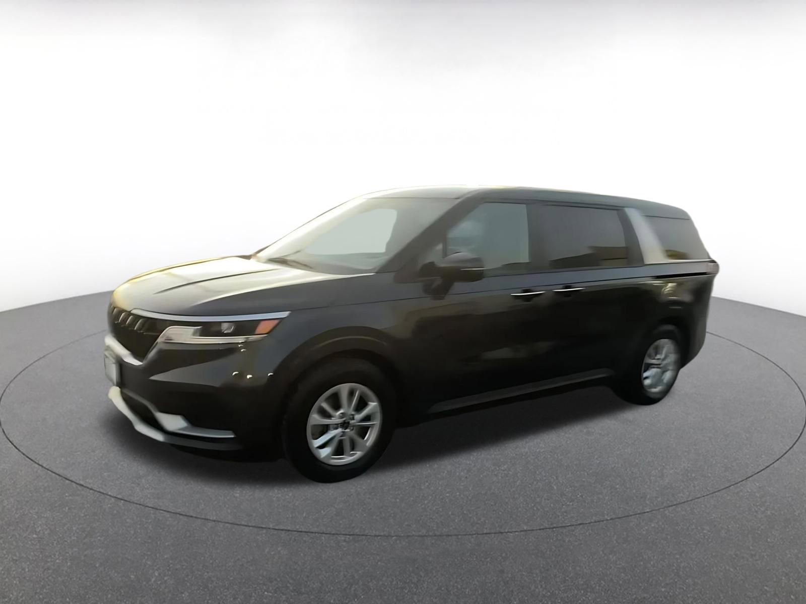 Used 2023 Kia Carnival LX image 7