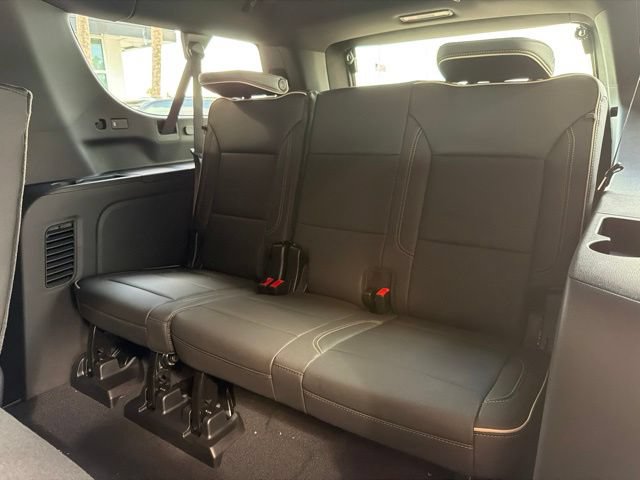 New 2026 GMC Yukon XL Elevation w/ LPO, Elevation Black Package AWD/4WD image 17