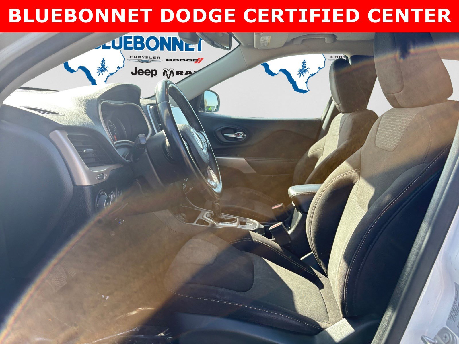 Used 2017 Jeep Cherokee Latitude w/ Comfort/Convenience Group FWD image 11