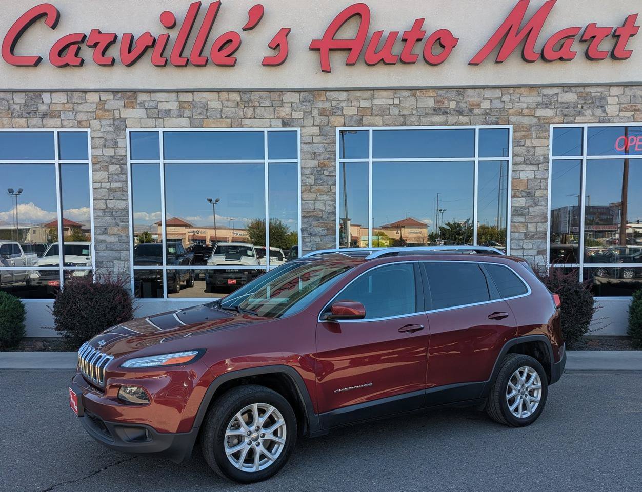 Used 2018 Jeep Cherokee Latitude w/ Cold Weather Group AWD/4WD image 1