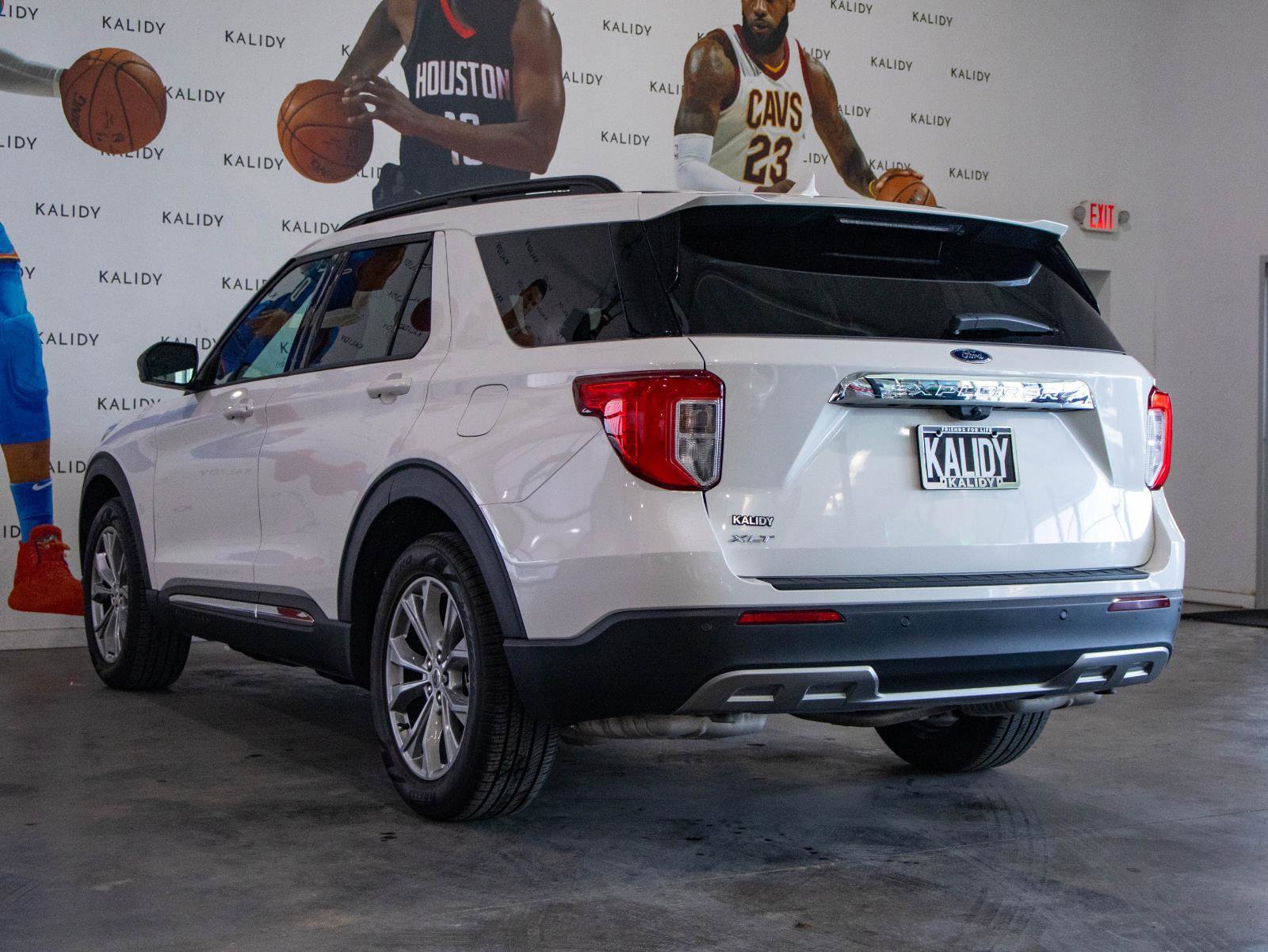 Used 2023 Ford Explorer XLT w/ Equipment Group 202A image 22