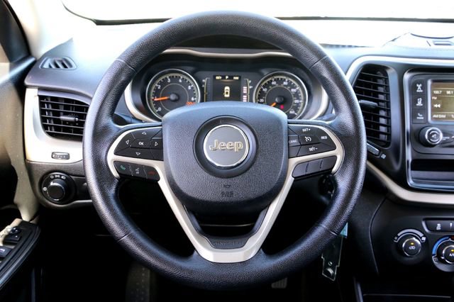 Used 2015 Jeep Cherokee Sport image 27