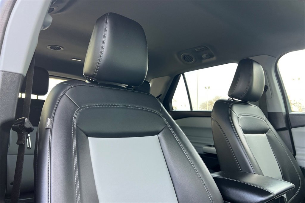 Used 2022 Ford Explorer XLT w/ Equipment Group 202A image 22