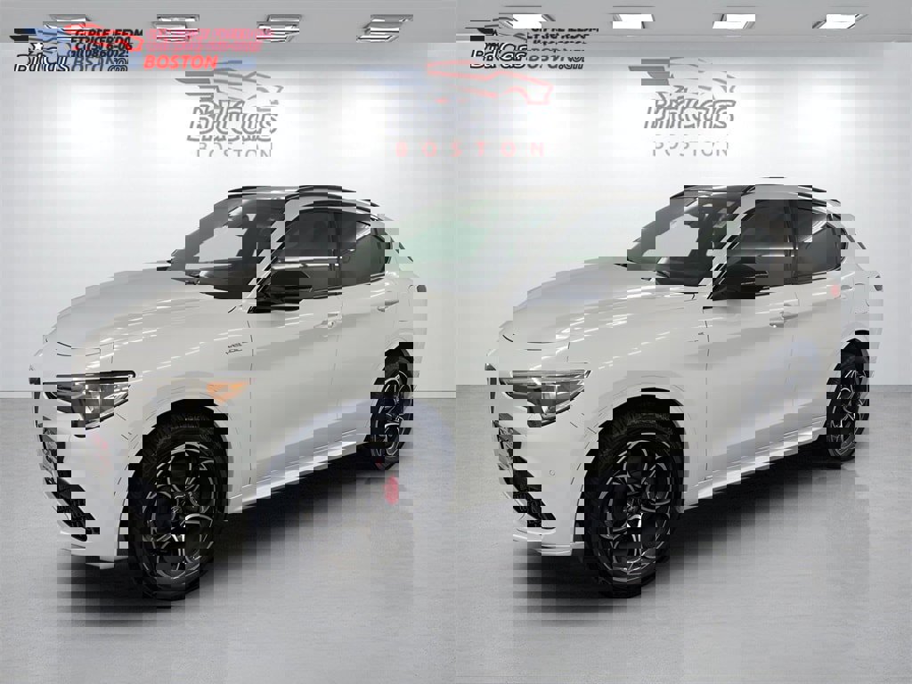 Used 2022 Alfa Romeo Stelvio Veloce video 1