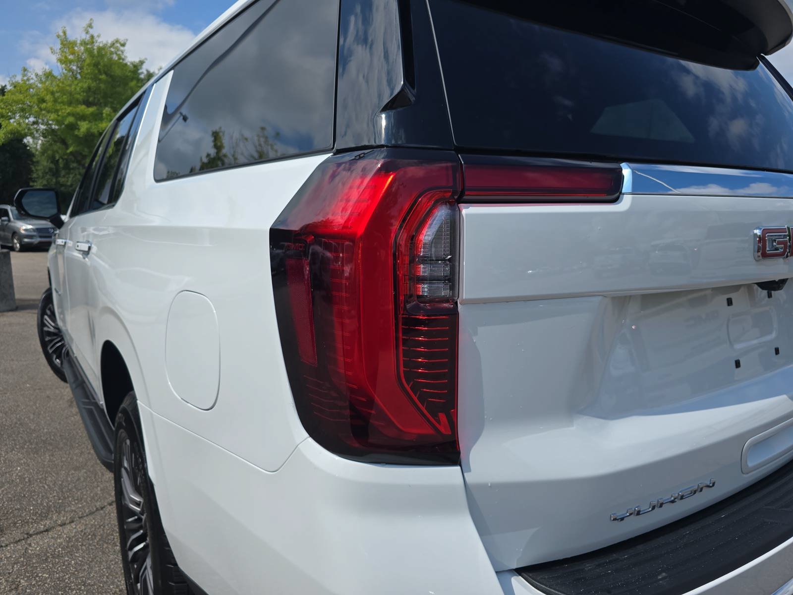 New 2026 GMC Yukon XL Elevation w/ LPO, Floor Liner Package AWD/4WD image 36