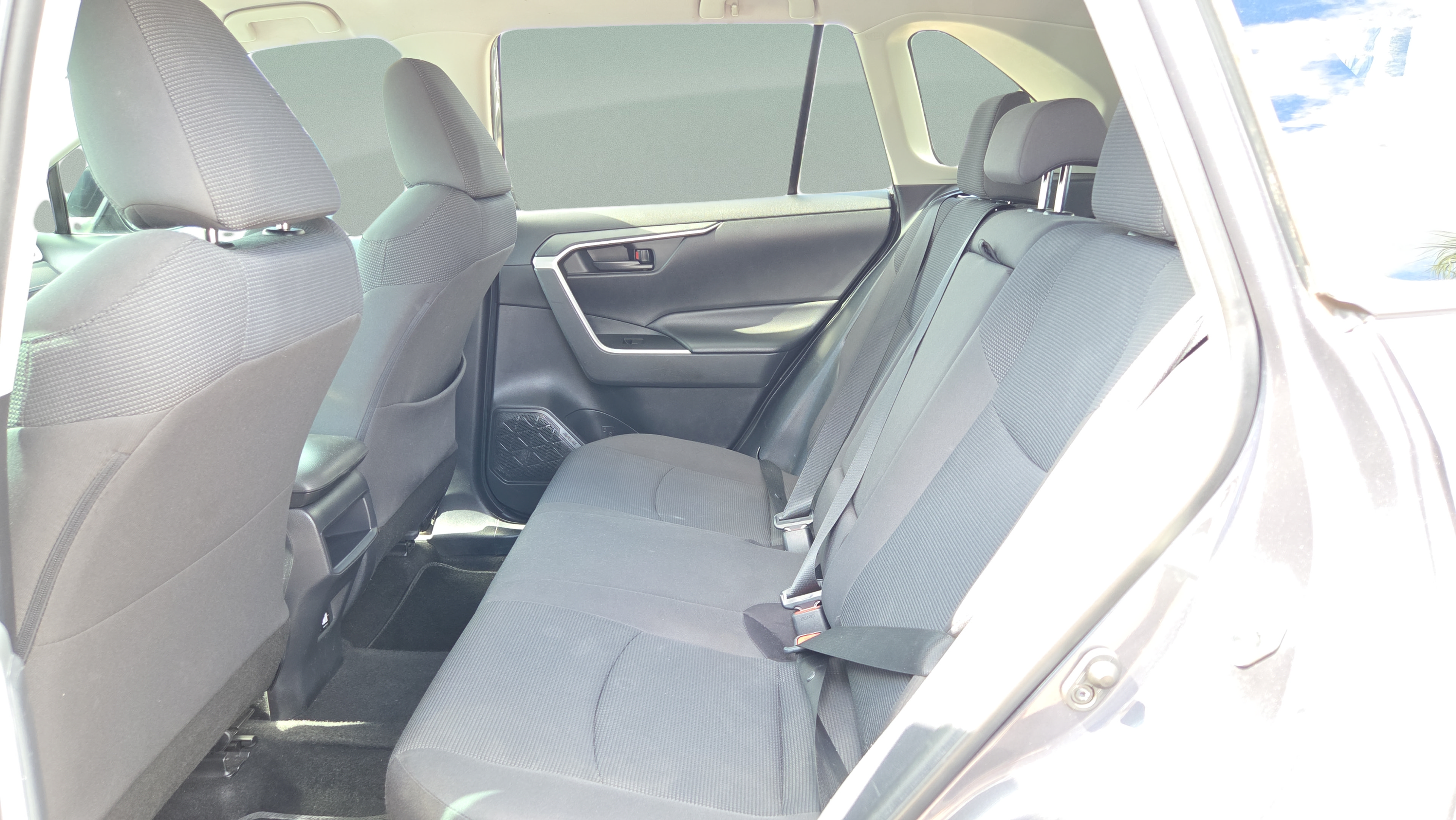 Used 2019 Toyota RAV4 LE FWD image 11