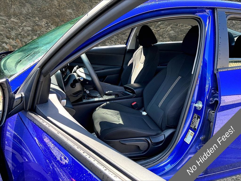 Used 2025 Hyundai Elantra SE FWD image 21
