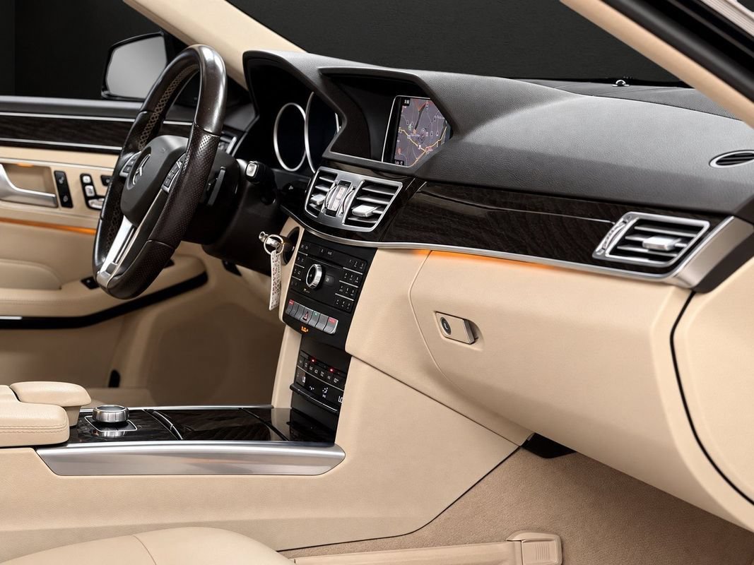 Used 2016 Mercedes-Benz E 350 4MATIC Sedan w/ Premium Package image 21