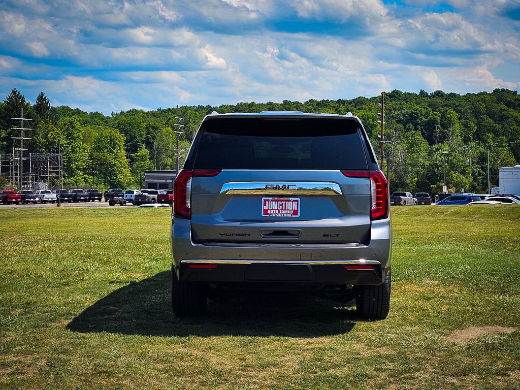 Used 2022 GMC Yukon XL SLT w/ SLT Premium Package AWD/4WD image 5
