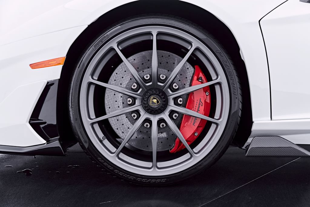 Used 2021 Lamborghini Aventador SVJ AWD/4WD image 3