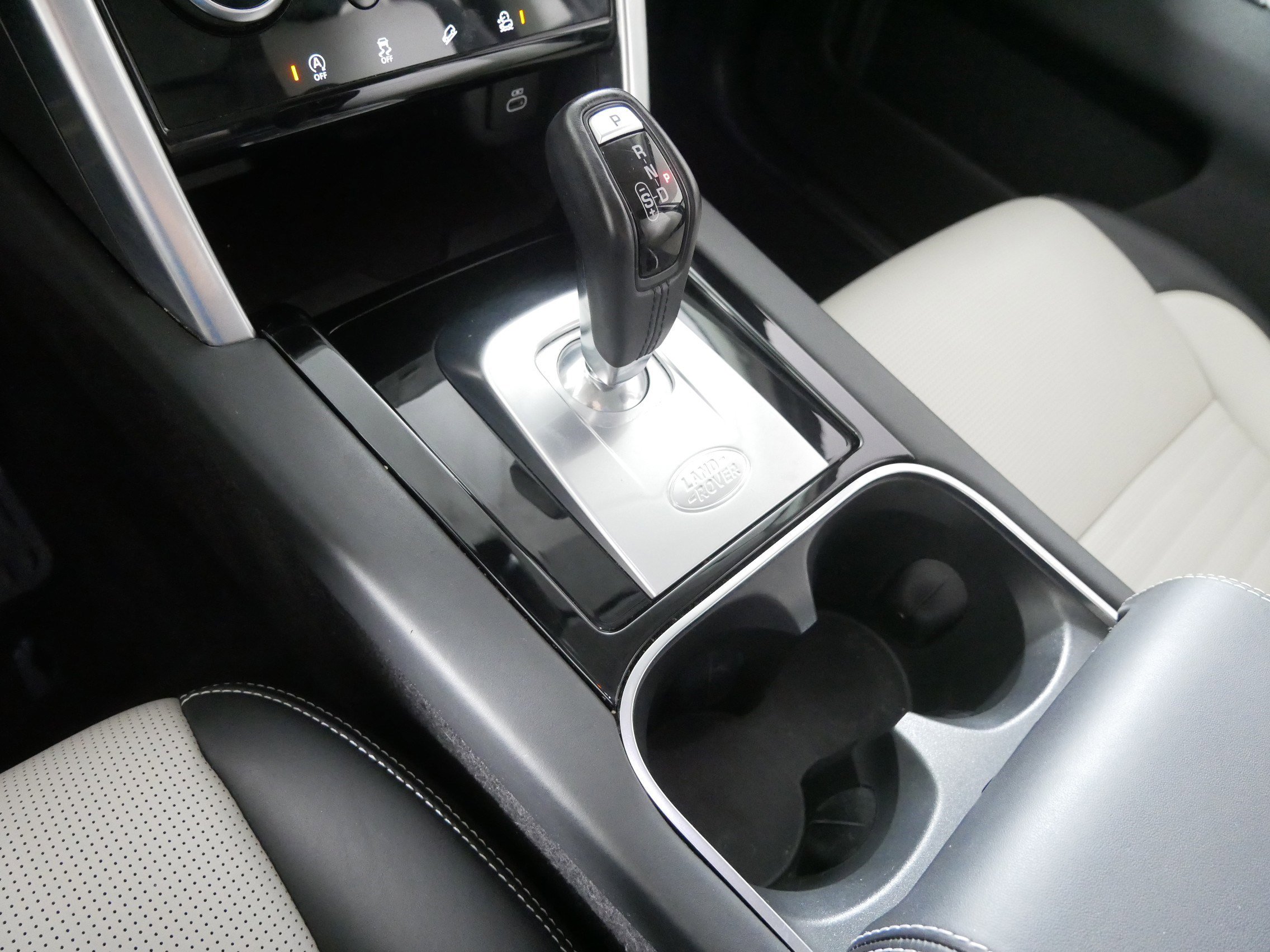 Used 2022 Land Rover Discovery Sport SE R-Dynamic image 24