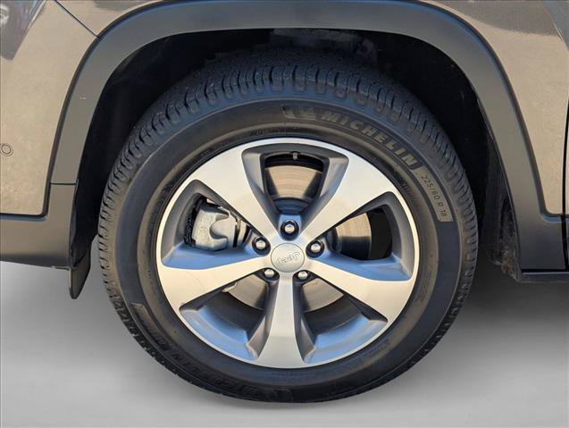 Used 2021 Jeep Cherokee Limited AWD/4WD image 24