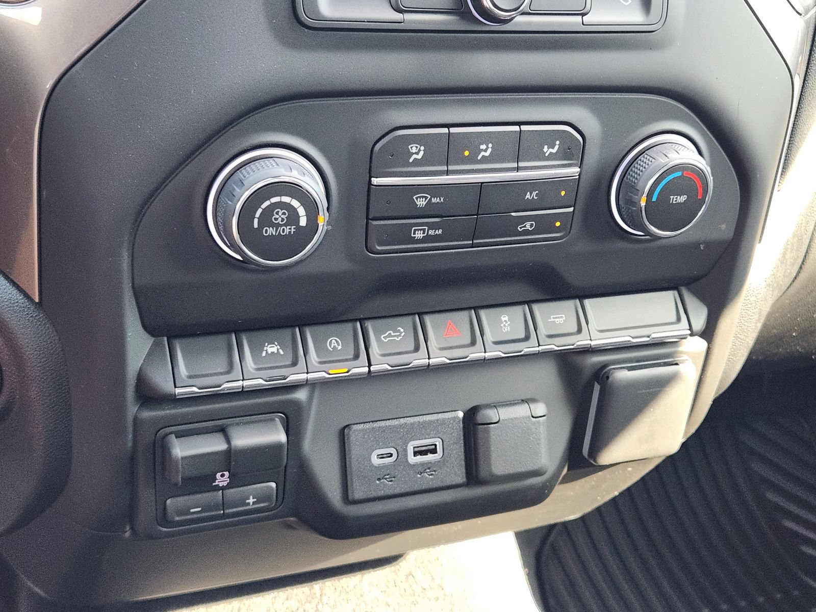 New 2026 Chevrolet Silverado 1500 Custom w/ LPO, Dark Essentials Package RWD image 18
