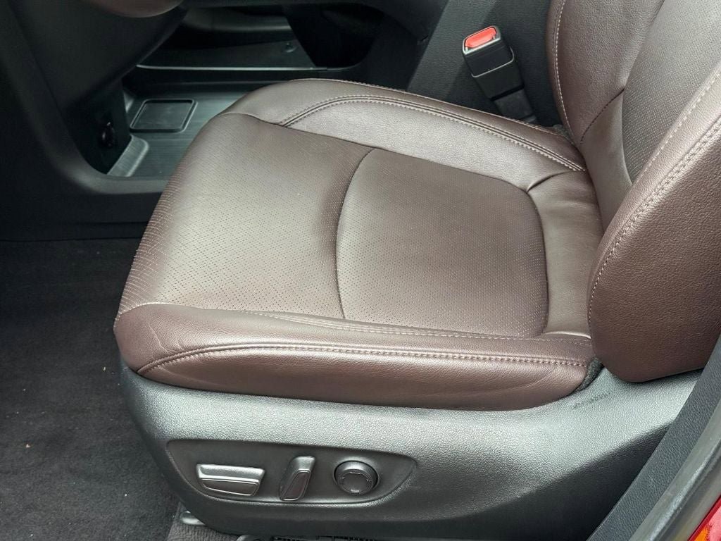 Used 2023 Toyota Sienna Platinum AWD/4WD image 25