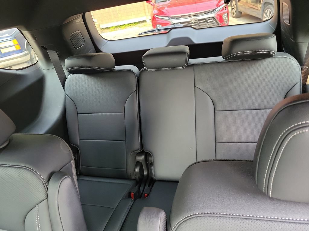 Used 2026 Chevrolet Traverse LT FWD image 16