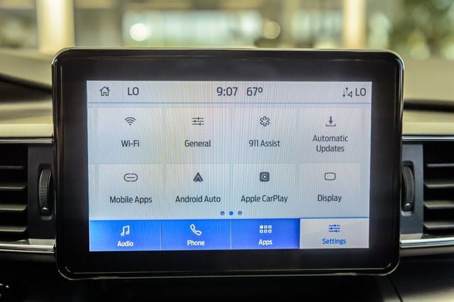 Used 2022 Ford Explorer XLT w/ Equipment Group 202A RWD image 24