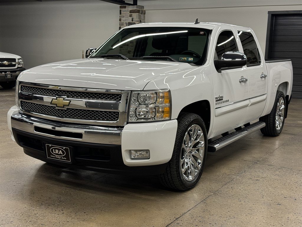 Used 2011 Chevrolet Silverado 1500 LT w/ Texas Edition RWD image 3