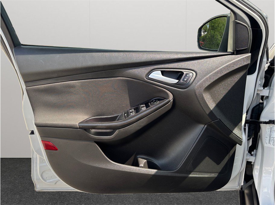 Used 2016 Ford Focus Titanium FWD image 18