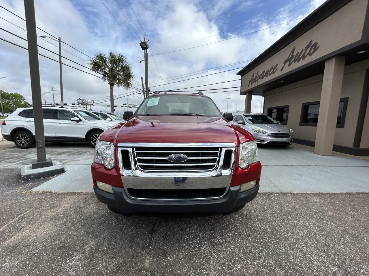 Used 2010 Ford Explorer Sport Trac XLT image 2