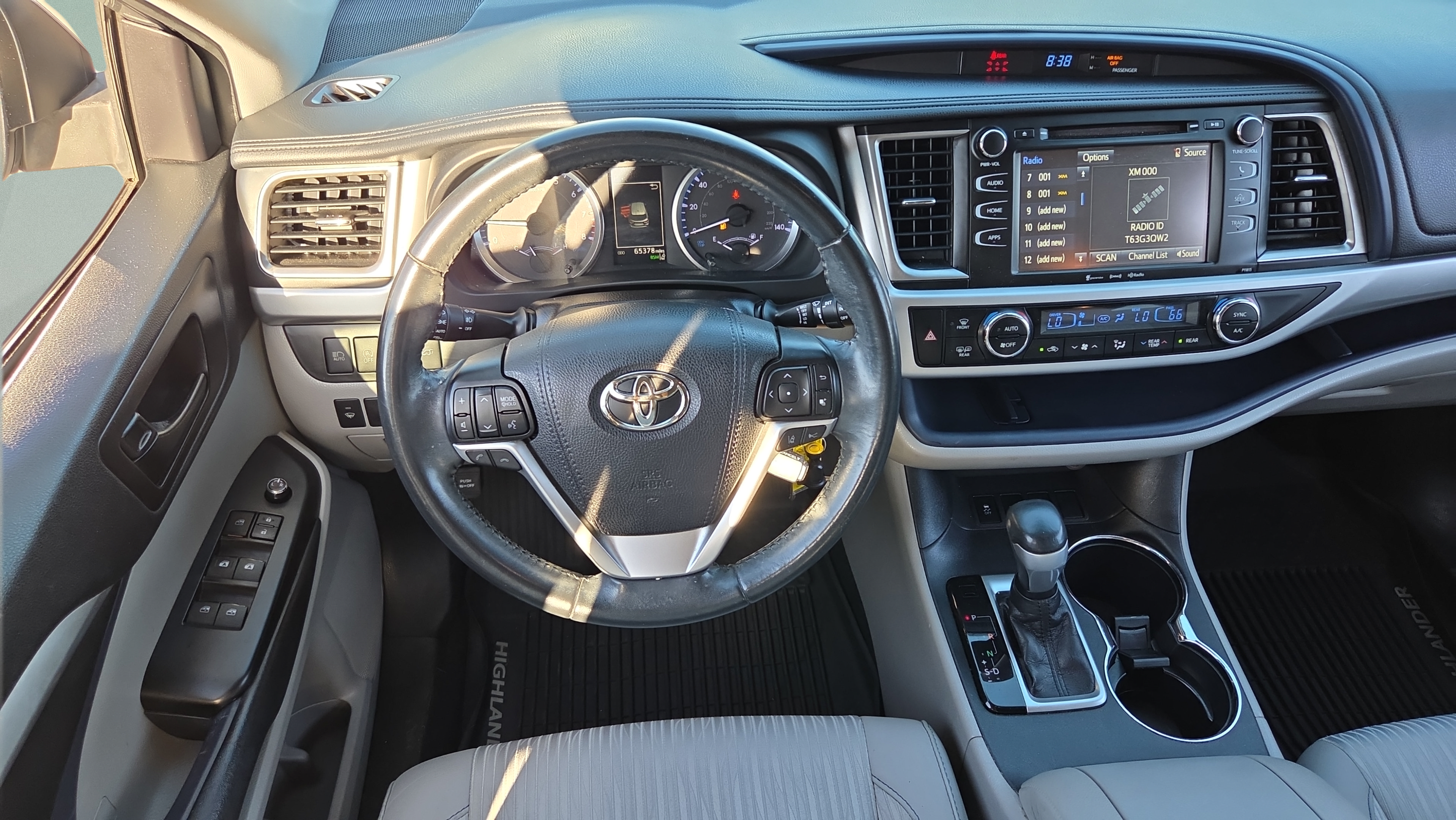 Used 2019 Toyota Highlander Plus FWD image 11