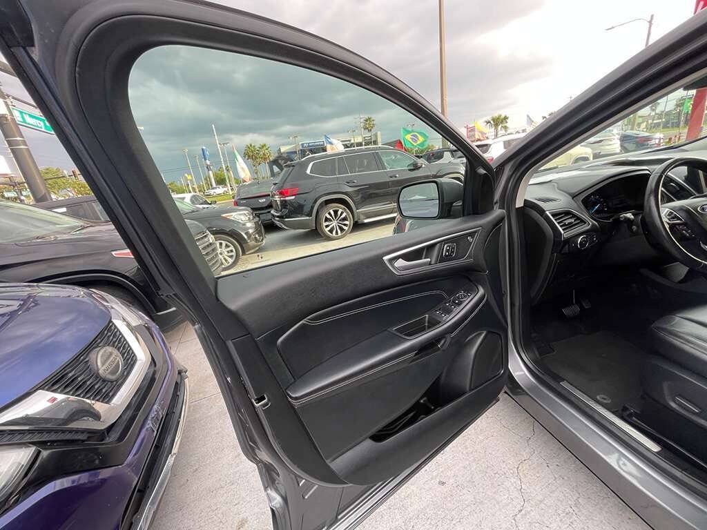 Used 2022 Ford Edge Titanium AWD/4WD image 11