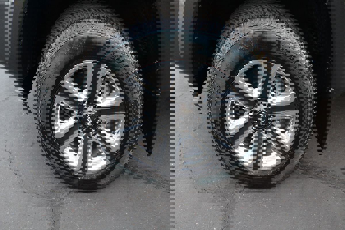 Used 2017 Toyota Tacoma Limited image 13