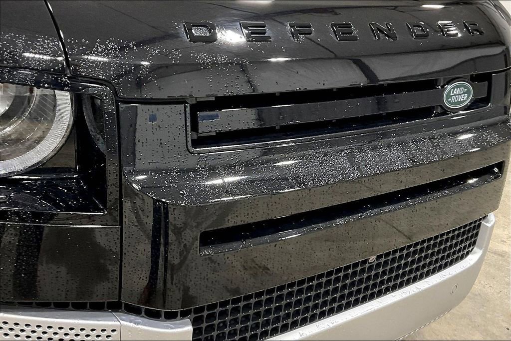 Used 2024 Land Rover Defender 130 S image 34