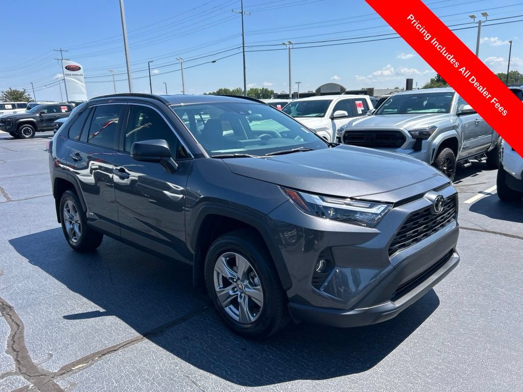 Used 2025 Toyota RAV4 LE AWD/4WD image 25