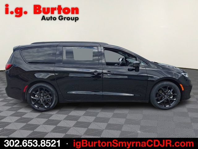 Used 2026 Chrysler Pacifica Limited w/ S Appearance Package FWD image 7