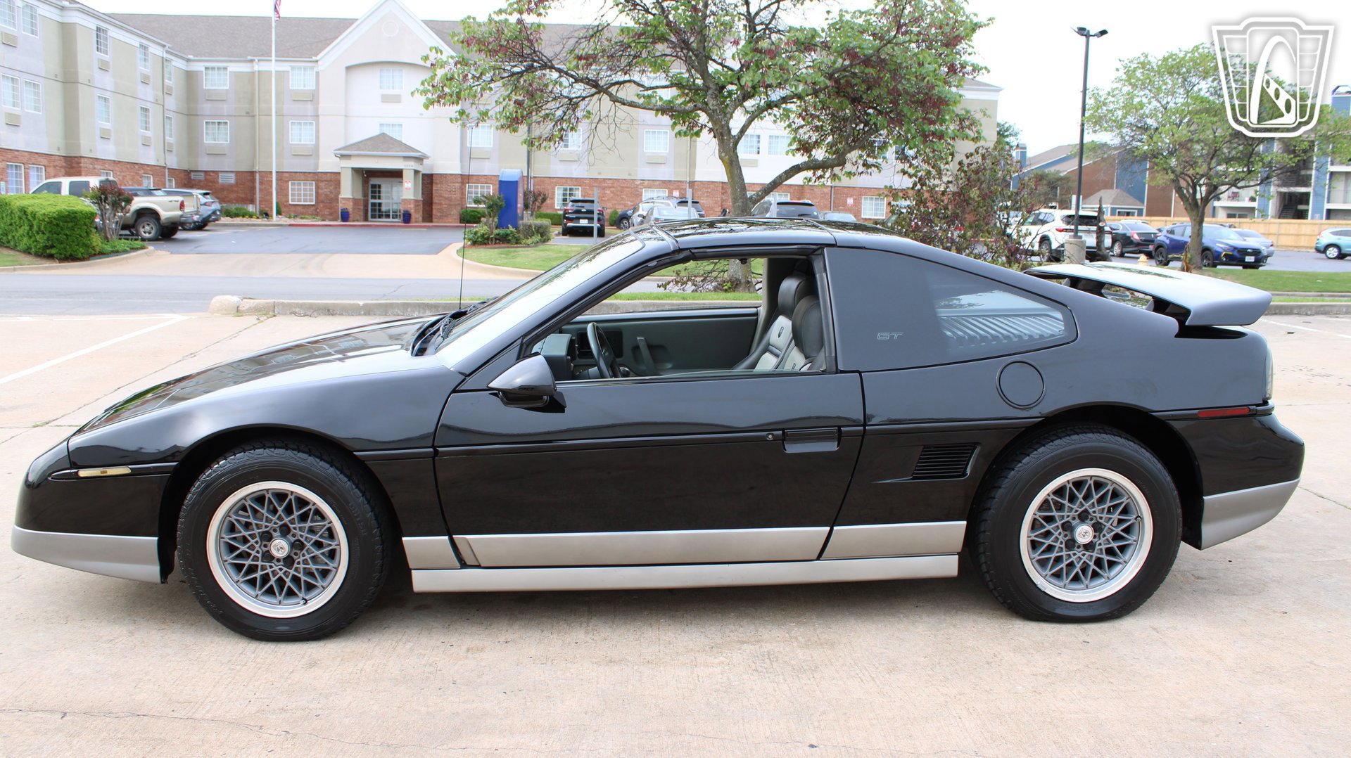 Used 1987 Pontiac Fiero GT RWD image 4