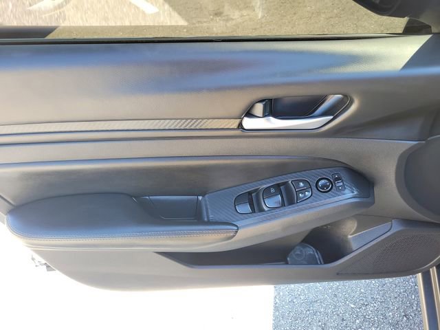Used 2024 Nissan Altima 2.5 SV image 17