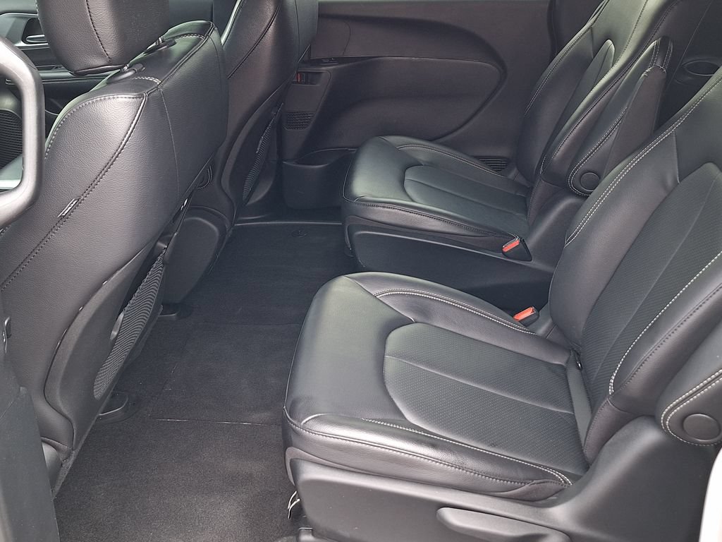 Used 2022 Chrysler Pacifica Touring-L w/ S Appearance Package FWD image 12
