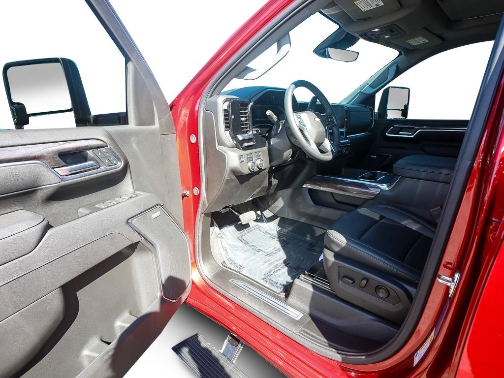 Used 2025 Chevrolet Silverado 2500 LTZ w/ LTZ Premium Package image 12