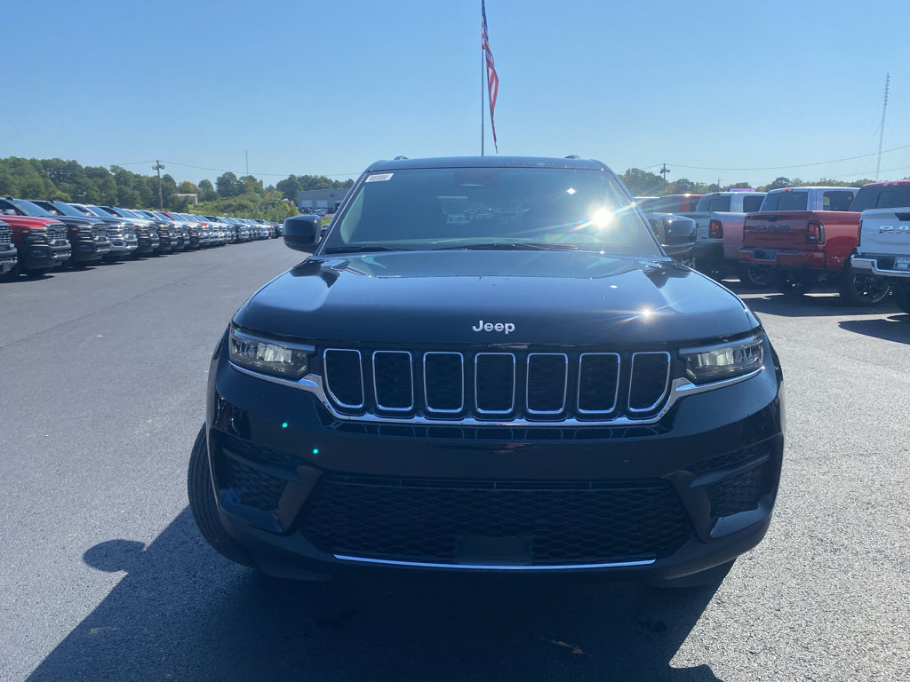 New 2027 Jeep Grand Cherokee Laredo X AWD/4WD image 2