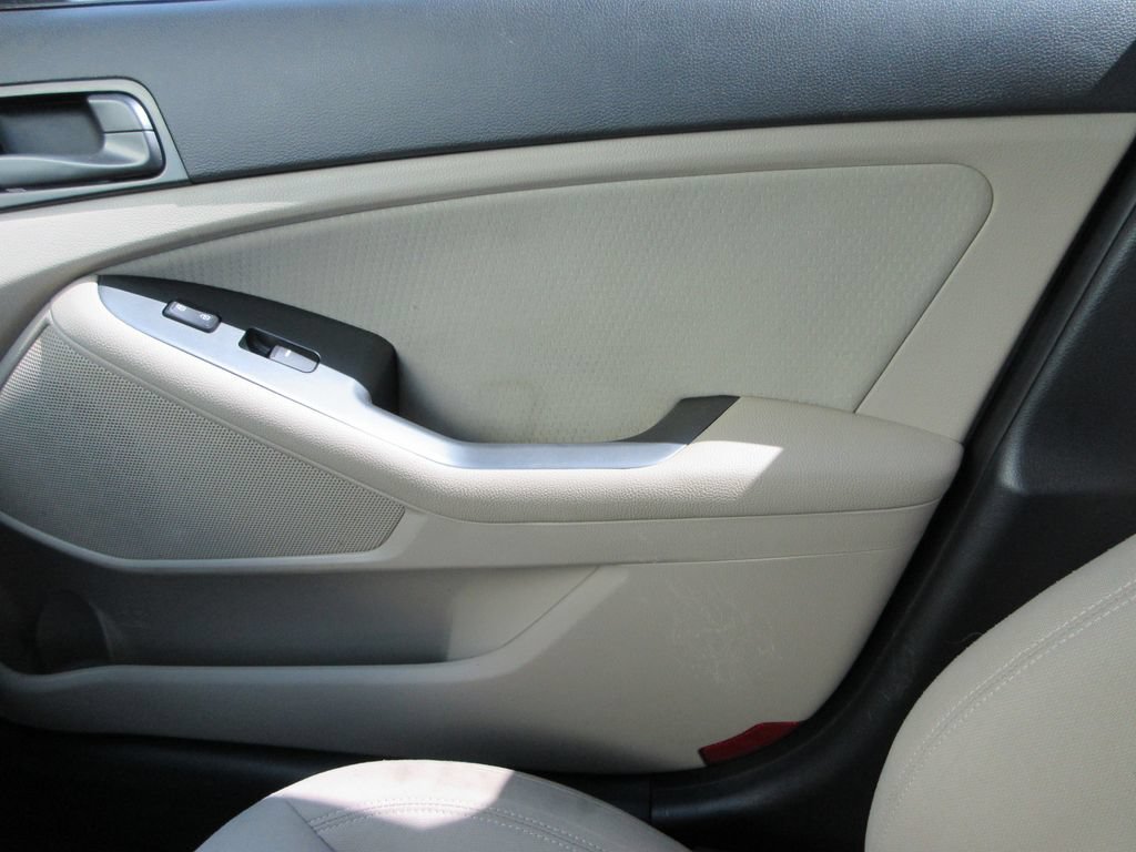 Used 2015 Kia Optima LX FWD image 29