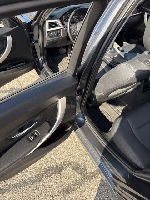 Used 2018 BMW 320i Sedan w/ Convenience Package image 12