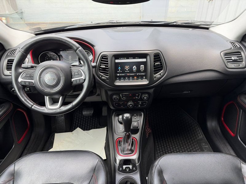 Used 2018 Jeep Compass Trailhawk w/ Leather Interior Group AWD/4WD image 20
