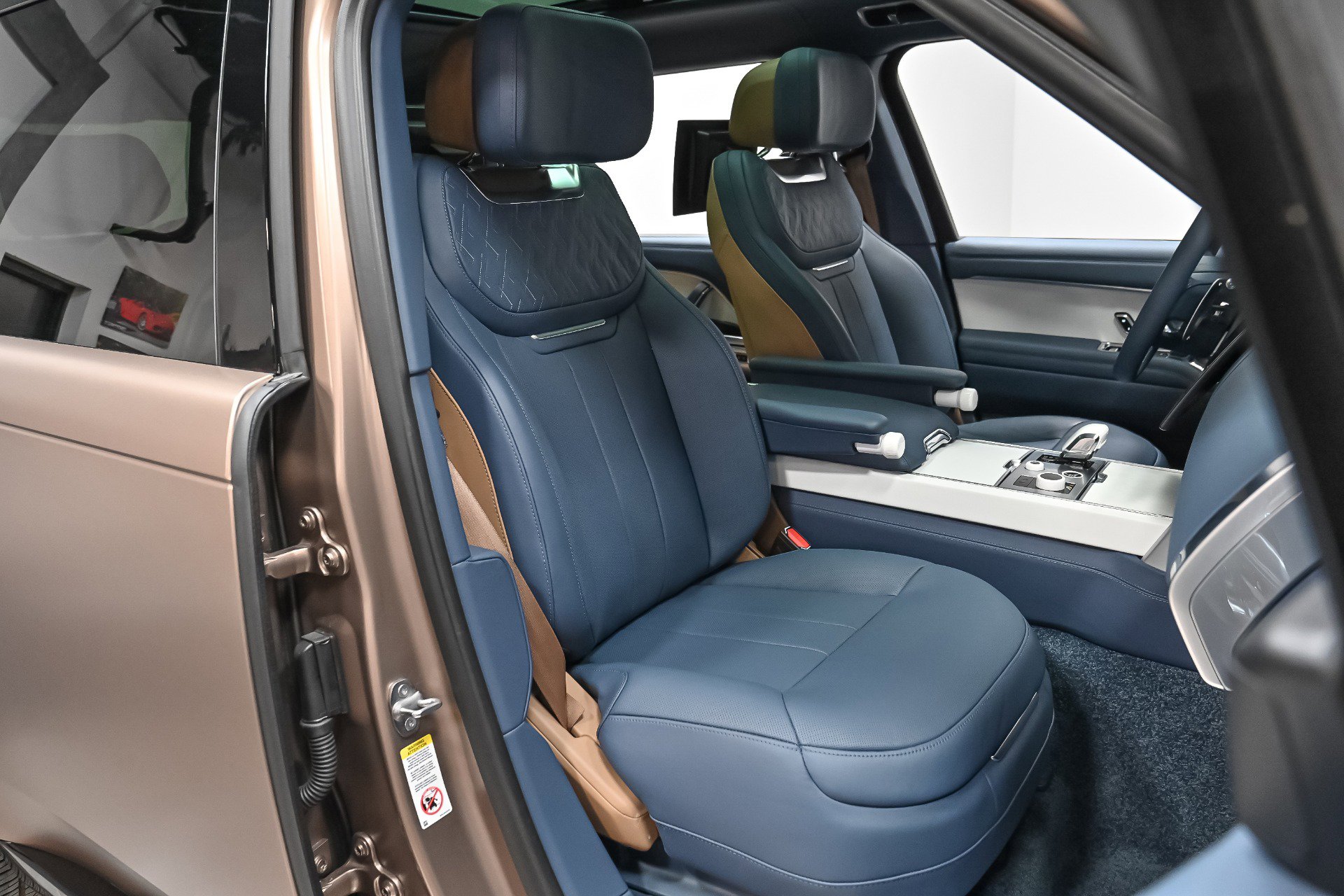 Used 2023 Land Rover Range Rover LWB SV Autobiography image 55