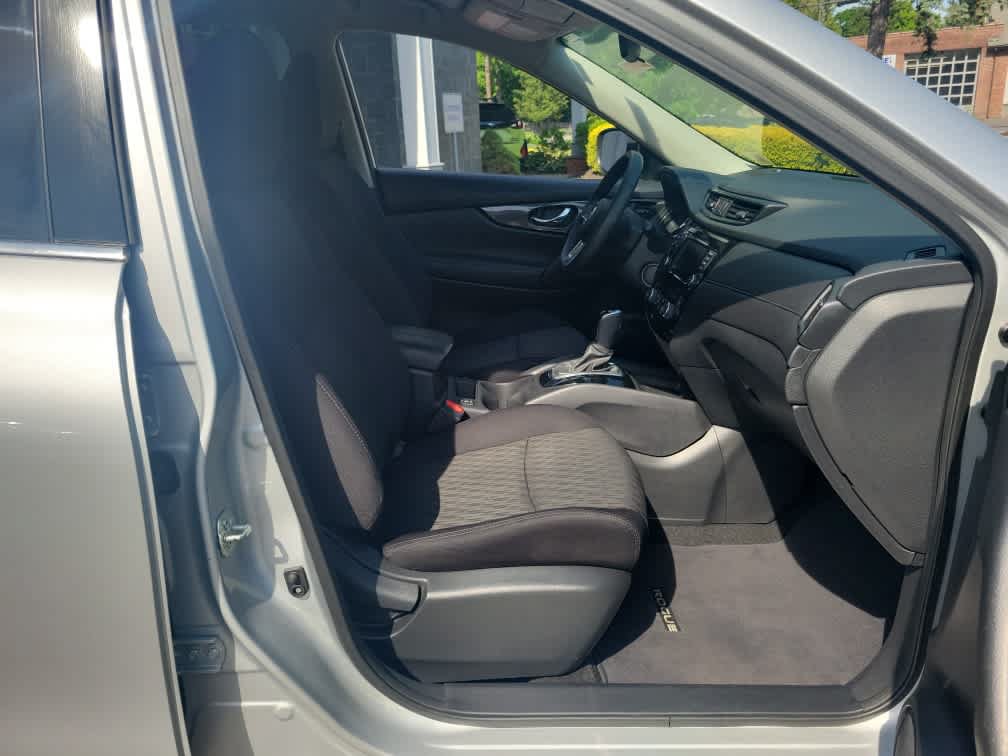 Used 2018 Nissan Rogue SV AWD/4WD image 24