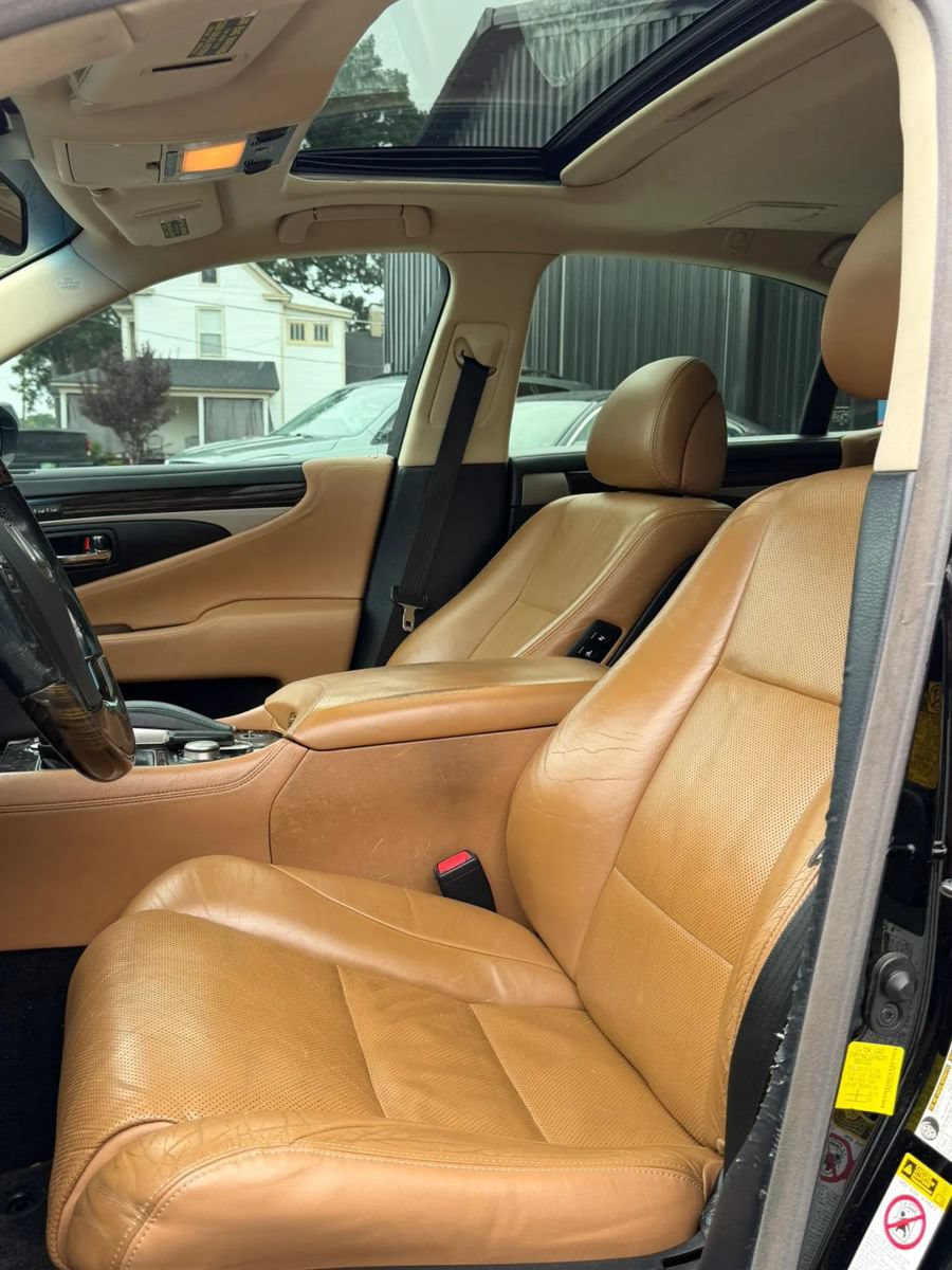 Used 2013 Lexus LS 460 w/ Comfort Pkg RWD image 12