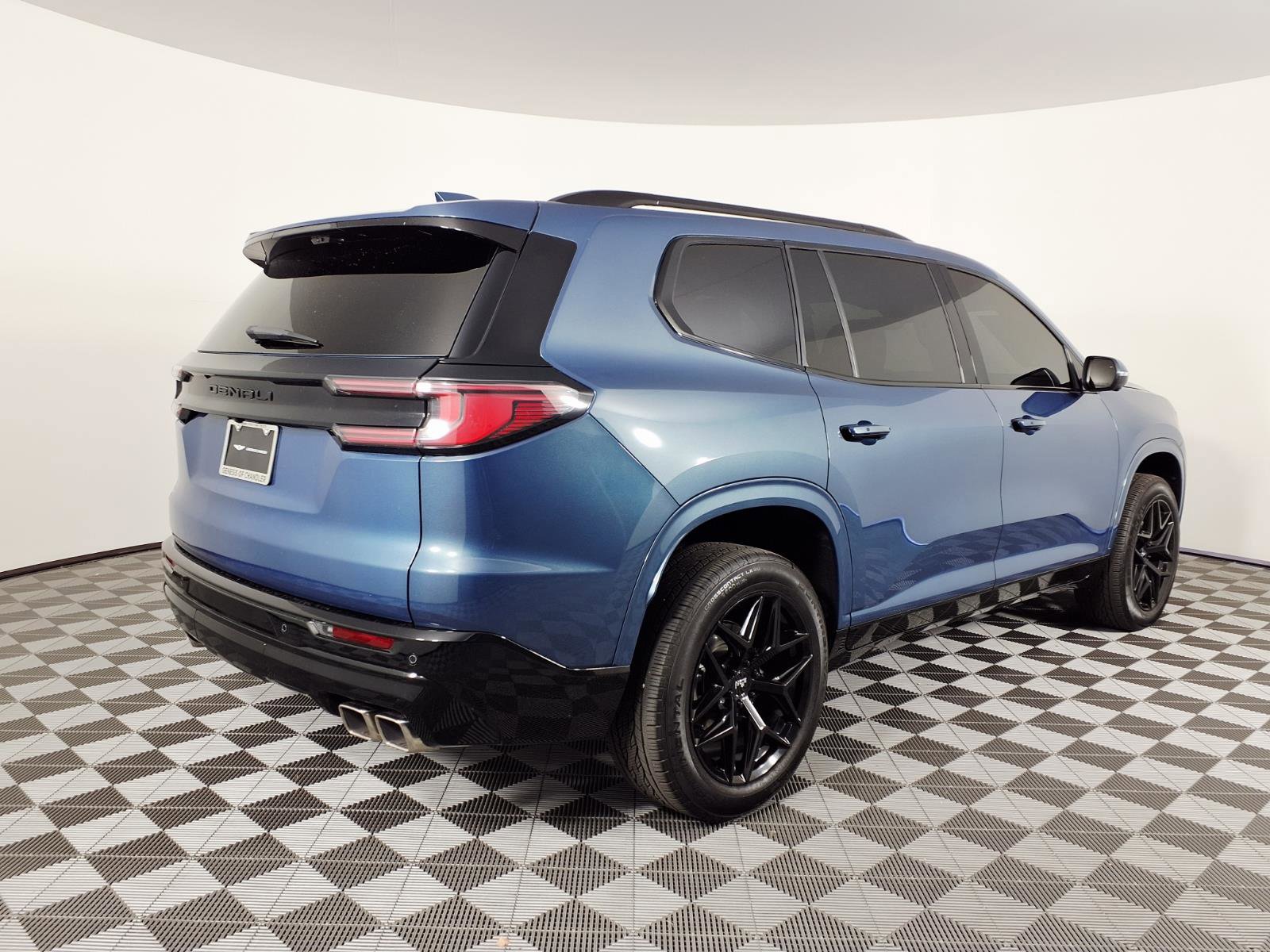 Used 2026 GMC Acadia Denali image 4