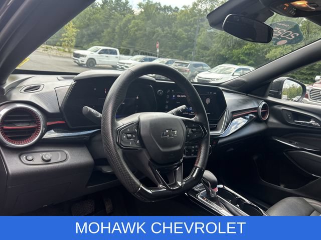 Used 2025 Chevrolet Trax RS w/ Sunroof Package FWD image 10