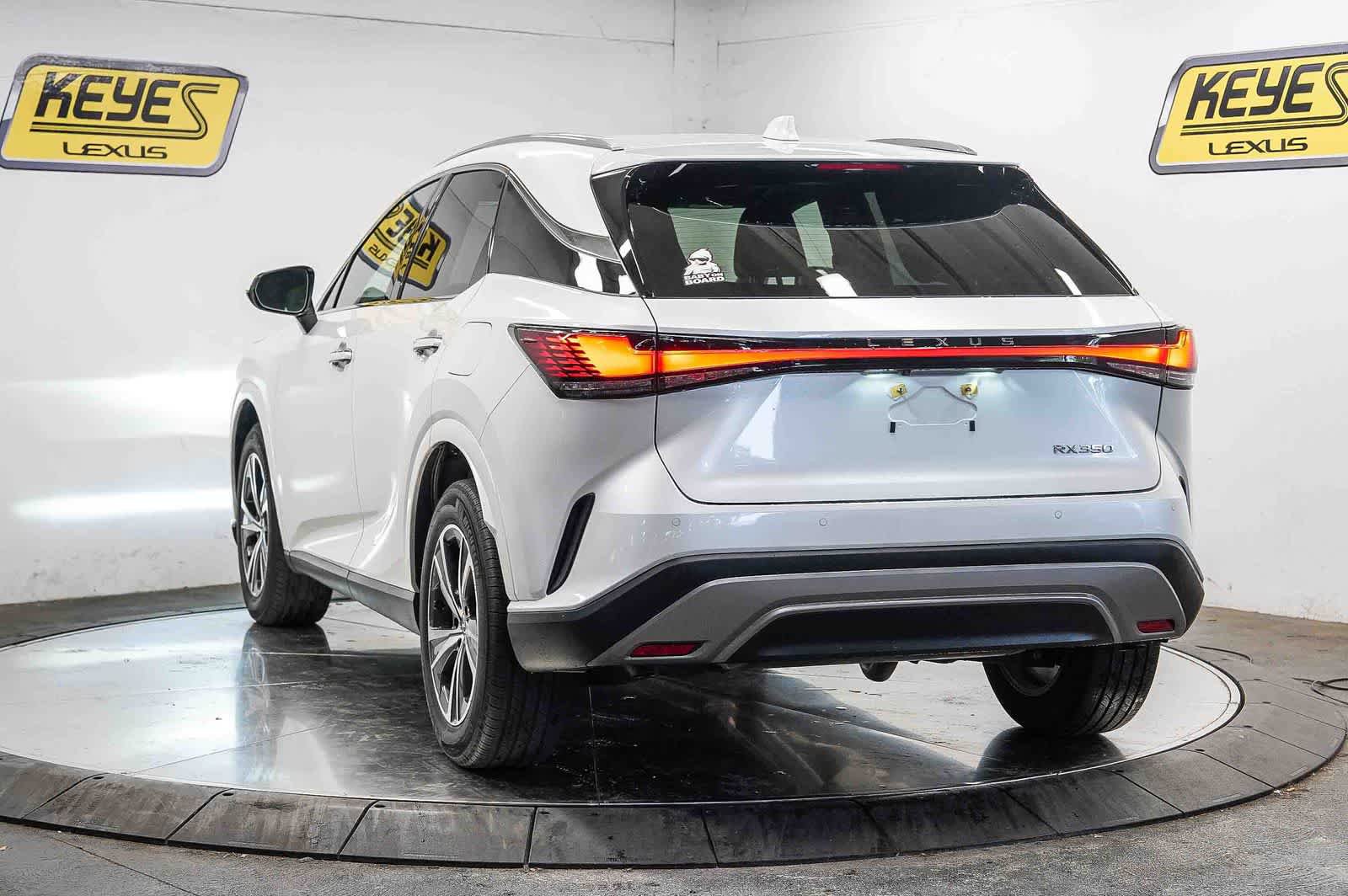 Used 2024 Lexus RX 350 FWD w/ Technology Package image 2