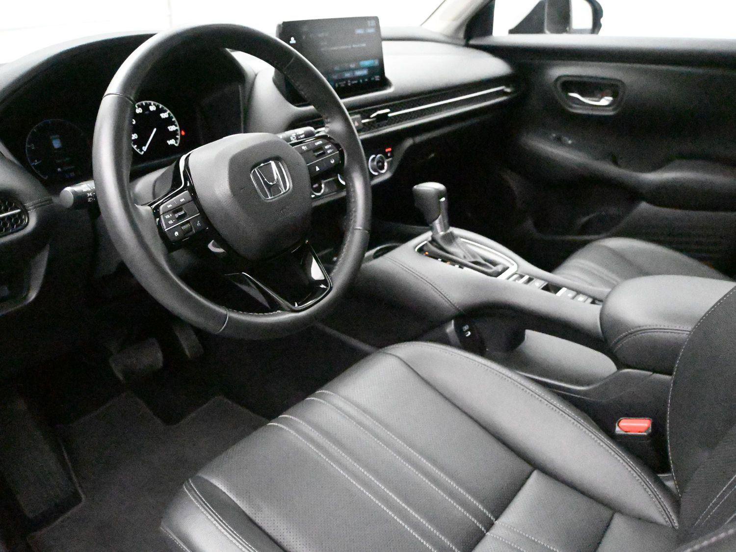Used 2024 Honda HR-V EX-L image 2